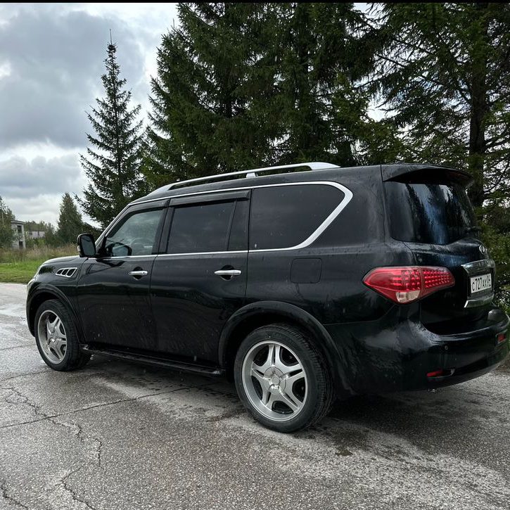 Infiniti QX56 2010г.в Полез лак на кузове